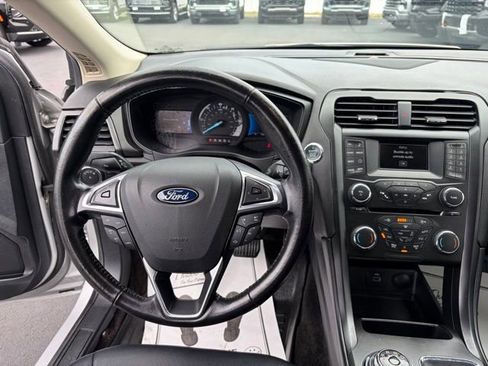 Used 2018 Ford Fusion SE w/ Equipment Group 601A FWD image 17