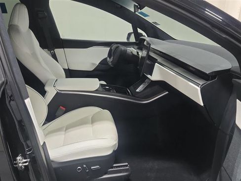 Used 2023 Tesla Model X Plaid image 7