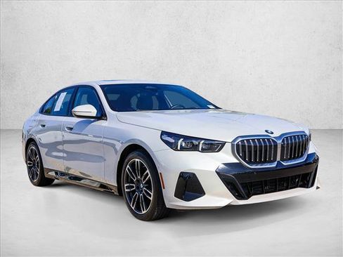 Used 2026 BMW 530i xDrive AWD/4WD image 3