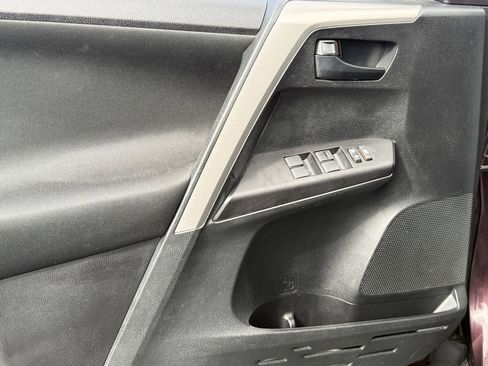 Used 2018 Toyota RAV4 LE image 16