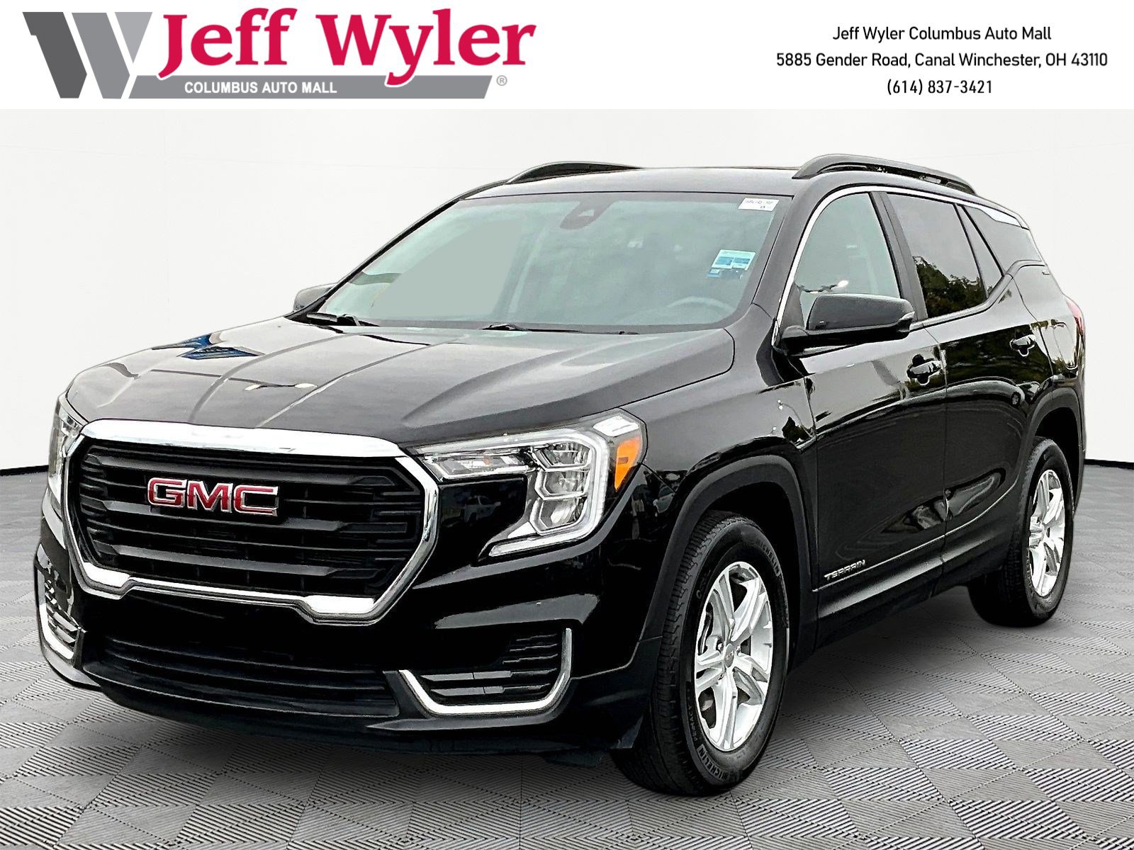 Used 2024 GMC Terrain SLE w/ Driver Convenience Package FWD image 1