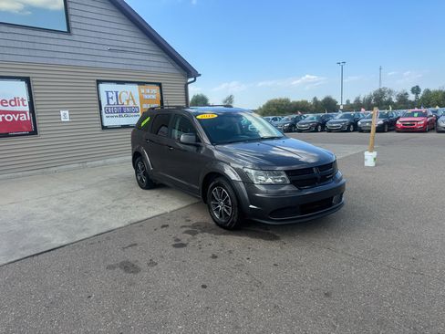 Used 2018 Dodge Journey SE w/ Connectivity Group image 3