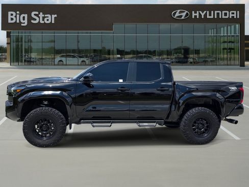 Used 2024 Toyota Tacoma TRD Sport AWD/4WD image 2