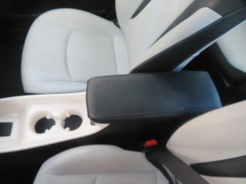 Used 2018 Toyota Prius Prime Premium FWD image 45