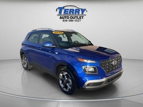 Used 2025 Hyundai Venue SEL FWD image 2