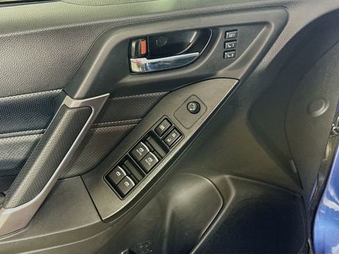 Used 2018 Subaru Forester 2.5i Touring AWD/4WD image 19