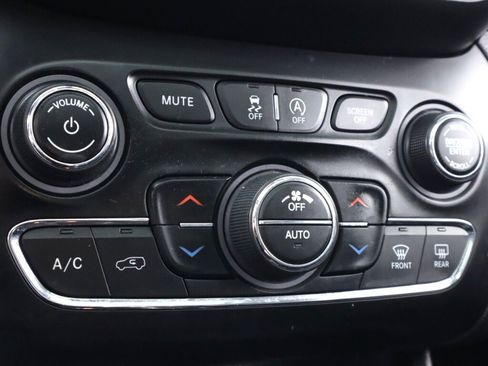 Used 2020 Jeep Cherokee Limited AWD/4WD image 25