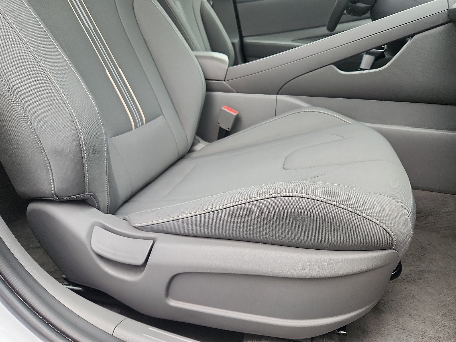 Certified 2024 Hyundai Elantra SEL FWD image 32