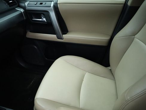 Used 2016 Toyota 4Runner SR5 Premium image 14