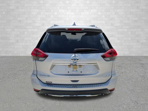 Used 2018 Nissan Rogue SV FWD image 3