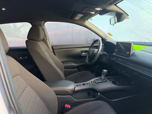 Used 2024 Honda HR-V Sport image 4