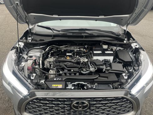 Certified 2023 Toyota Corolla Cross XLE image 32