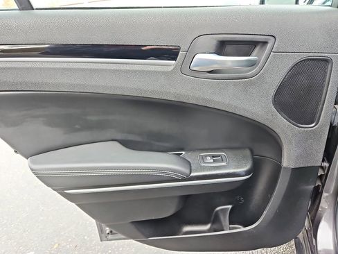 Used 2023 Chrysler 300 S image 31