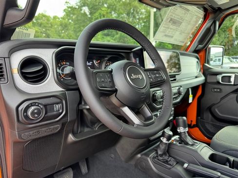 New 2025 Jeep Gladiator Sport image 33