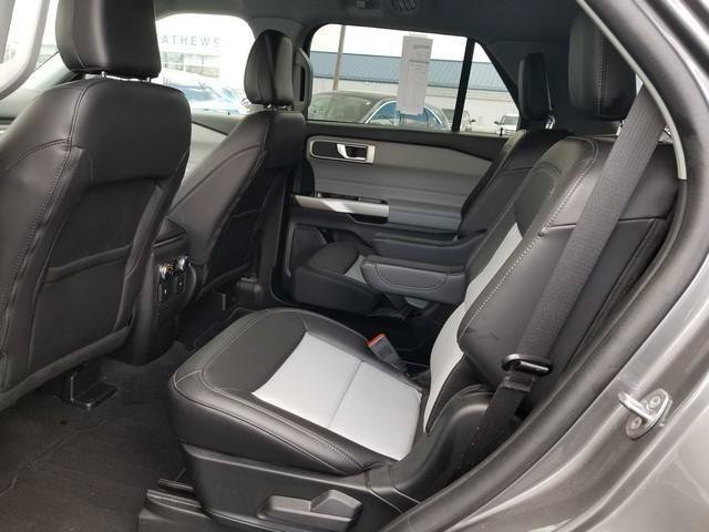 Used 2023 Ford Explorer XLT w/ Equipment Group 202A AWD/4WD image 13