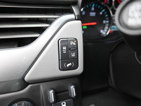 Used 2015 Chevrolet Suburban LT image 23