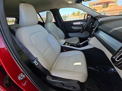 Used 2019 Volvo XC40 T4 Momentum FWD image 29