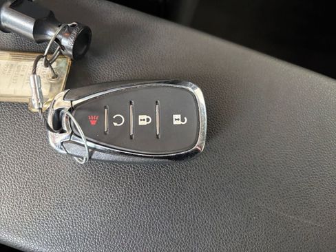 Used 2025 Chevrolet Trax LT image 21