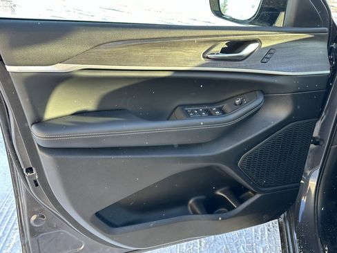 New 2025 Jeep Grand Cherokee L Limited image 10