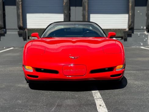 Used 2000 Chevrolet Corvette Coupe w/ Memory Pkg RWD image 9