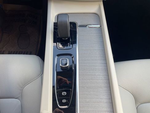 Certified 2023 Volvo XC60 B5 Plus w/ Climate Package image 36