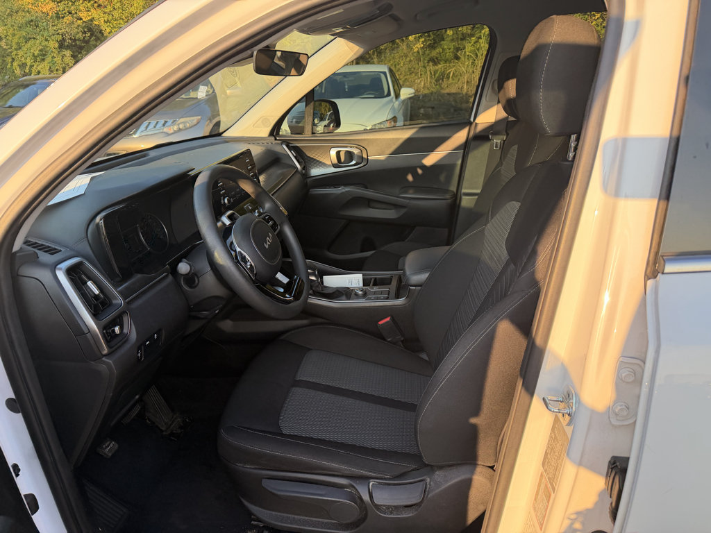 Used 2022 Kia Sorento LX FWD image 6