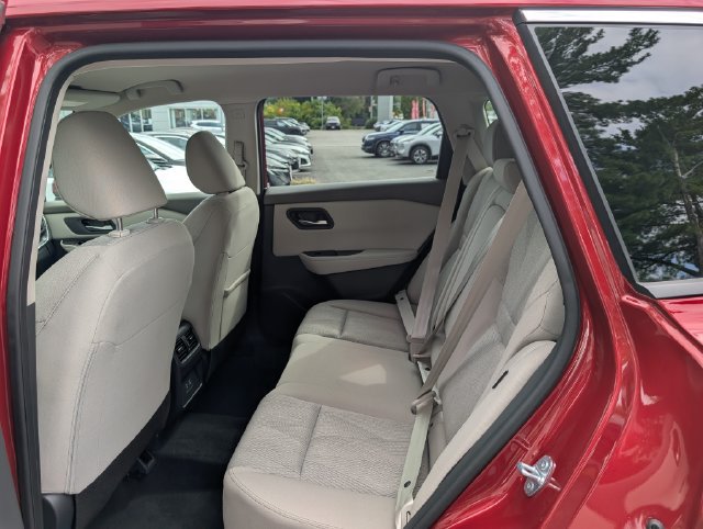 Used 2025 Nissan Rogue SV AWD/4WD image 14