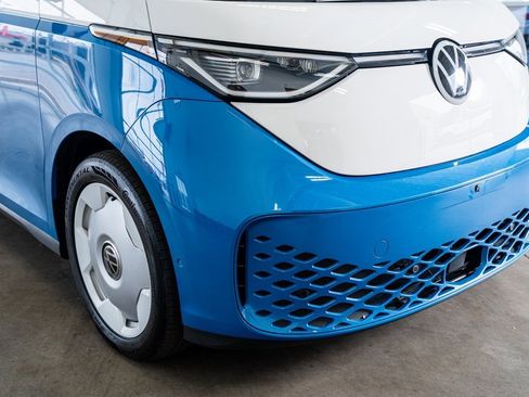 Used 2025 Volkswagen ID. Buzz 1st Edition image 16