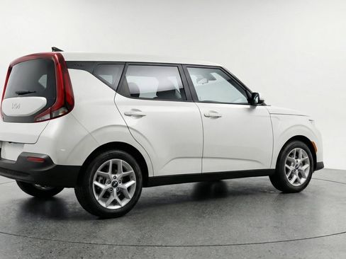 Used 2025 Kia Soul LX w/ LX Technology Package image 9