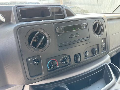 Used 2014 Ford E-250 and Econoline 250 w/ Power Group image 6