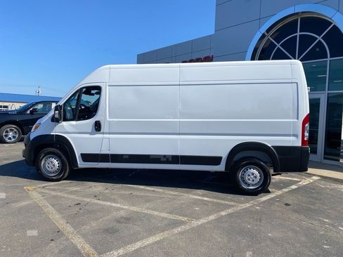 Used 2025 RAM ProMaster 2500 w/ Premium Convenience Group FWD image 2