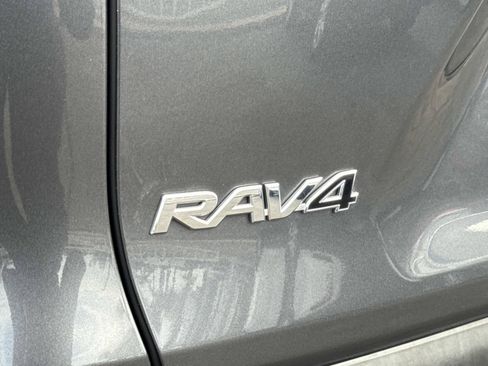 Used 2022 Toyota RAV4 XLE Premium AWD/4WD image 27