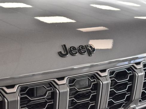 New 2026 Jeep Grand Cherokee Altitude image 9