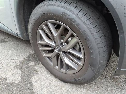 Used 2024 Nissan Rogue S AWD/4WD image 4