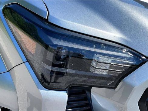Certified 2025 Toyota Tacoma SR5 AWD/4WD image 27