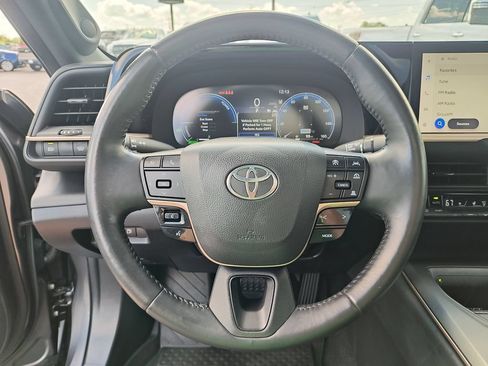 Used 2023 Toyota Crown AWD/4WD image 15