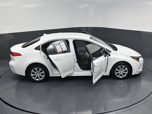 Used 2025 Toyota Corolla LE FWD image 24