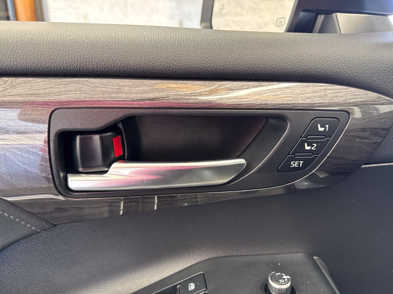 Certified 2021 Toyota Highlander Platinum AWD/4WD image 37