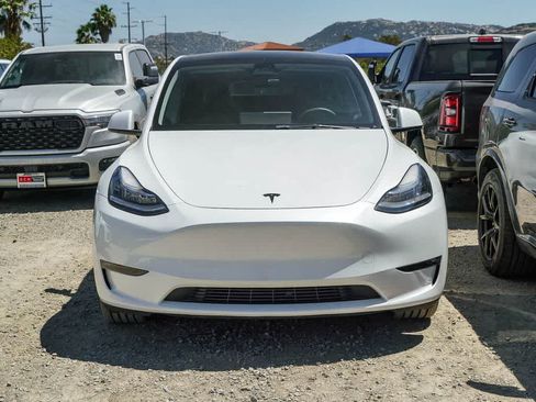 Used 2023 Tesla Model Y Long Range AWD/4WD image 2