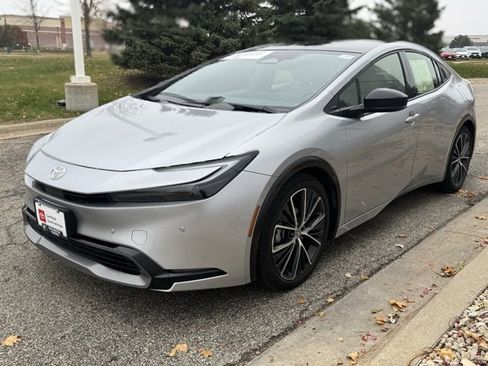 Certified 2024 Toyota Prius XLE image 38