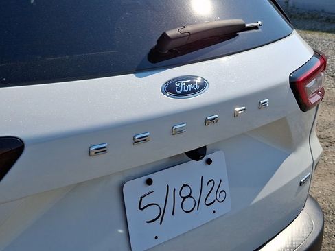 Used 2023 Ford Escape SE w/ PHEV Premium Package FWD image 11