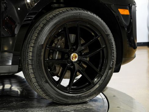 Used 2024 Porsche Macan w/ Premium Plus Package AWD/4WD image 60