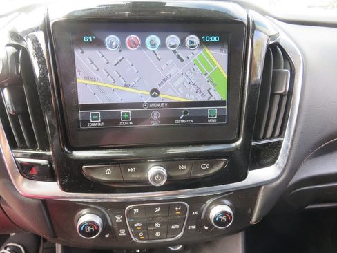 Used 2018 Chevrolet Traverse LT image 18