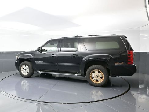 Used 2011 Chevrolet Suburban LT image 11