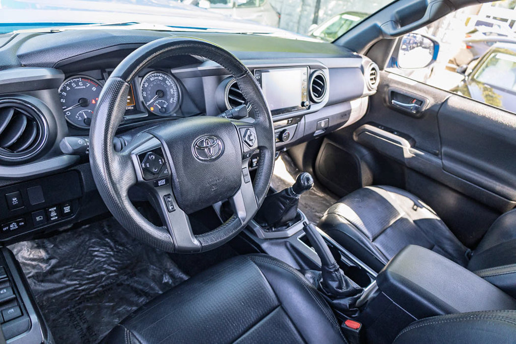 Used 2021 Toyota Tacoma TRD Sport w/ TRD Premium Sport Package AWD/4WD image 20