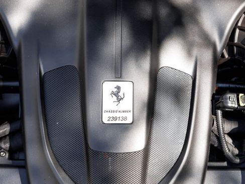 Used 2019 Ferrari Portofino image 11