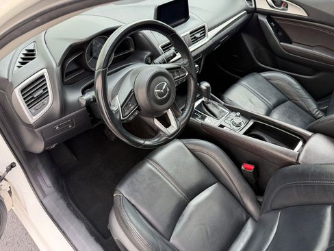 Used 2018 MAZDA MAZDA3 Touring image 4