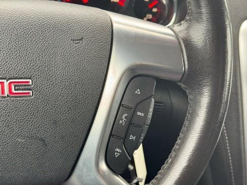 Used 2015 GMC Acadia SLE image 25