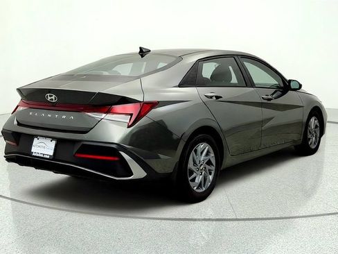 Used 2024 Hyundai Elantra SEL FWD image 5