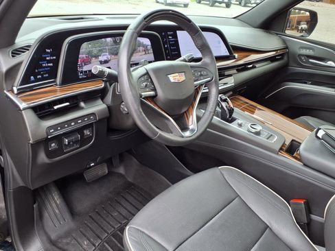 Used 2023 Cadillac Escalade Premium Luxury w/ Performance Package image 13